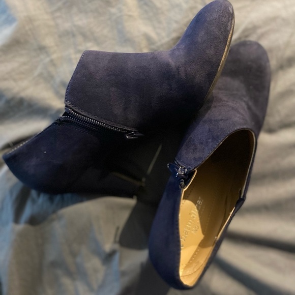 Naturalizer Booties Suede 7M - Picture 3 of 3